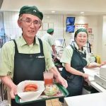 日本的老年人85岁高龄还在工作，难道是……