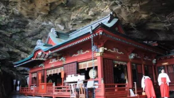 【日本九州自由行之宫崎】绝景「鹈戸神宫」，建造在海边洞窟的神社。