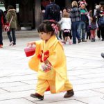 日本小女孩在过马路，被人偷拍……短短几秒，却体现出人性